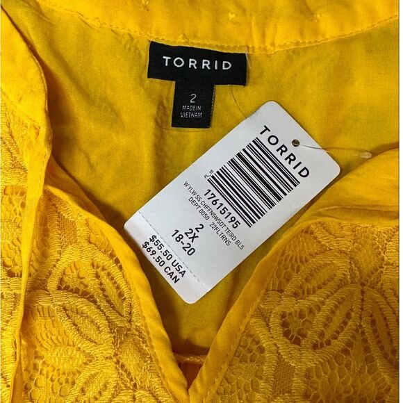 Torrid Yellow Chiffon Swiss Dot Ruffled Cap Sleeve Blouse. Torrid Size 2 (18-20) - Picture 4 of 8